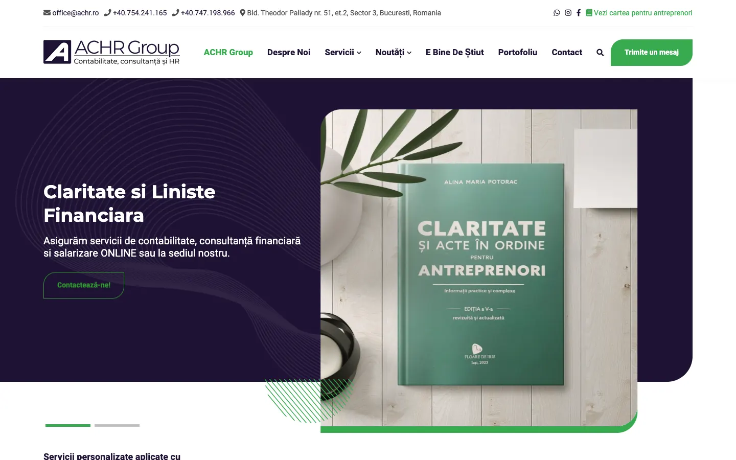 Pagina de acasă a site-ului vechi ACHR, cu antet încărcat și titlul „Claritate și liniște financiară” ca titlu secundar